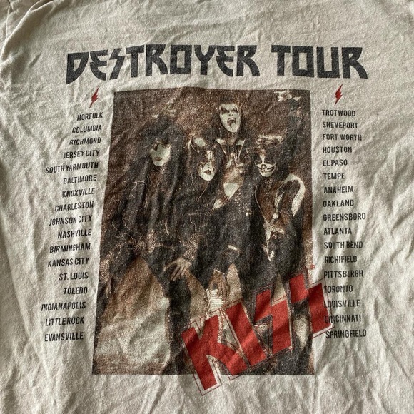 Kiss Graphic Tee in Cream - Picture 5 of 8